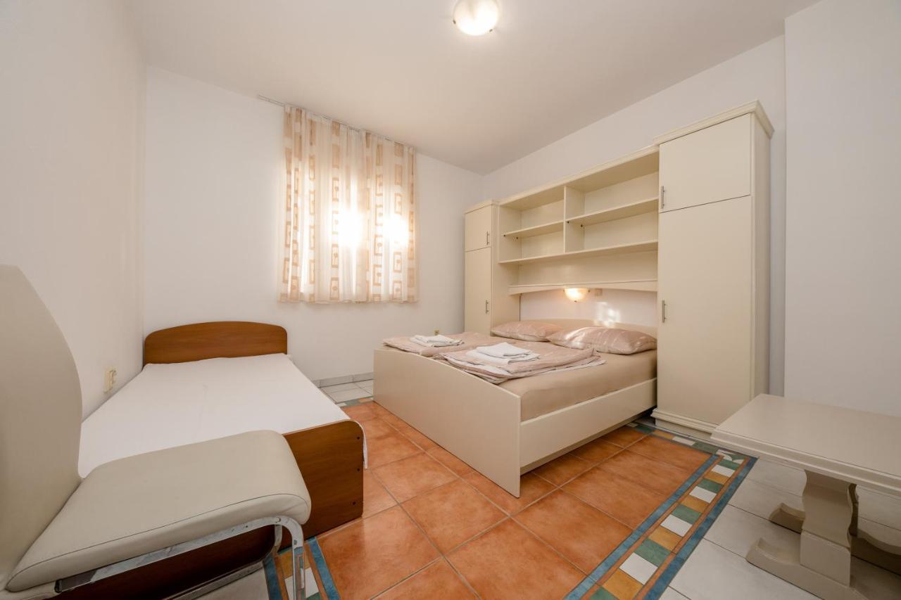 Apartments And Rooms By The Sea Supetarska Draga - Gornja, Rab - 11579 Zewnętrze zdjęcie
