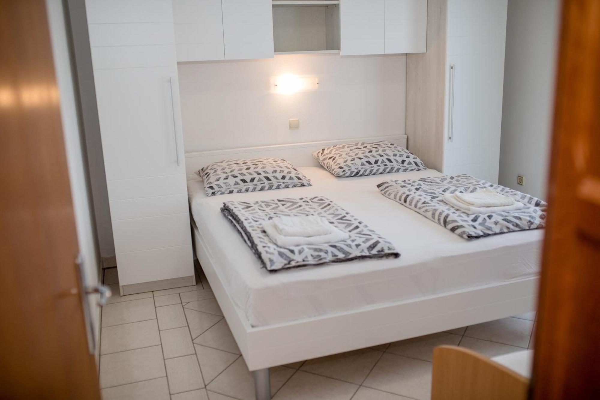 Apartments And Rooms By The Sea Supetarska Draga - Gornja, Rab - 11579 Pokój zdjęcie