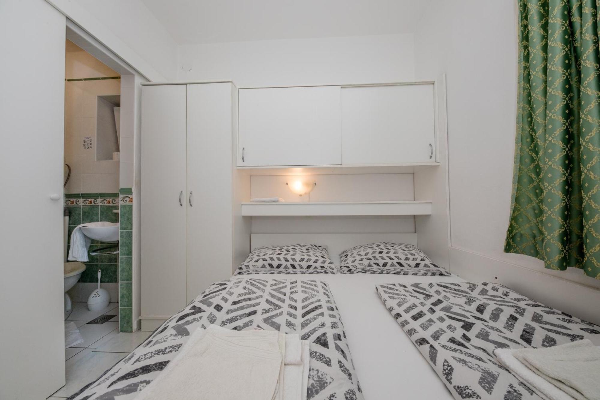 Apartments And Rooms By The Sea Supetarska Draga - Gornja, Rab - 11579 Pokój zdjęcie