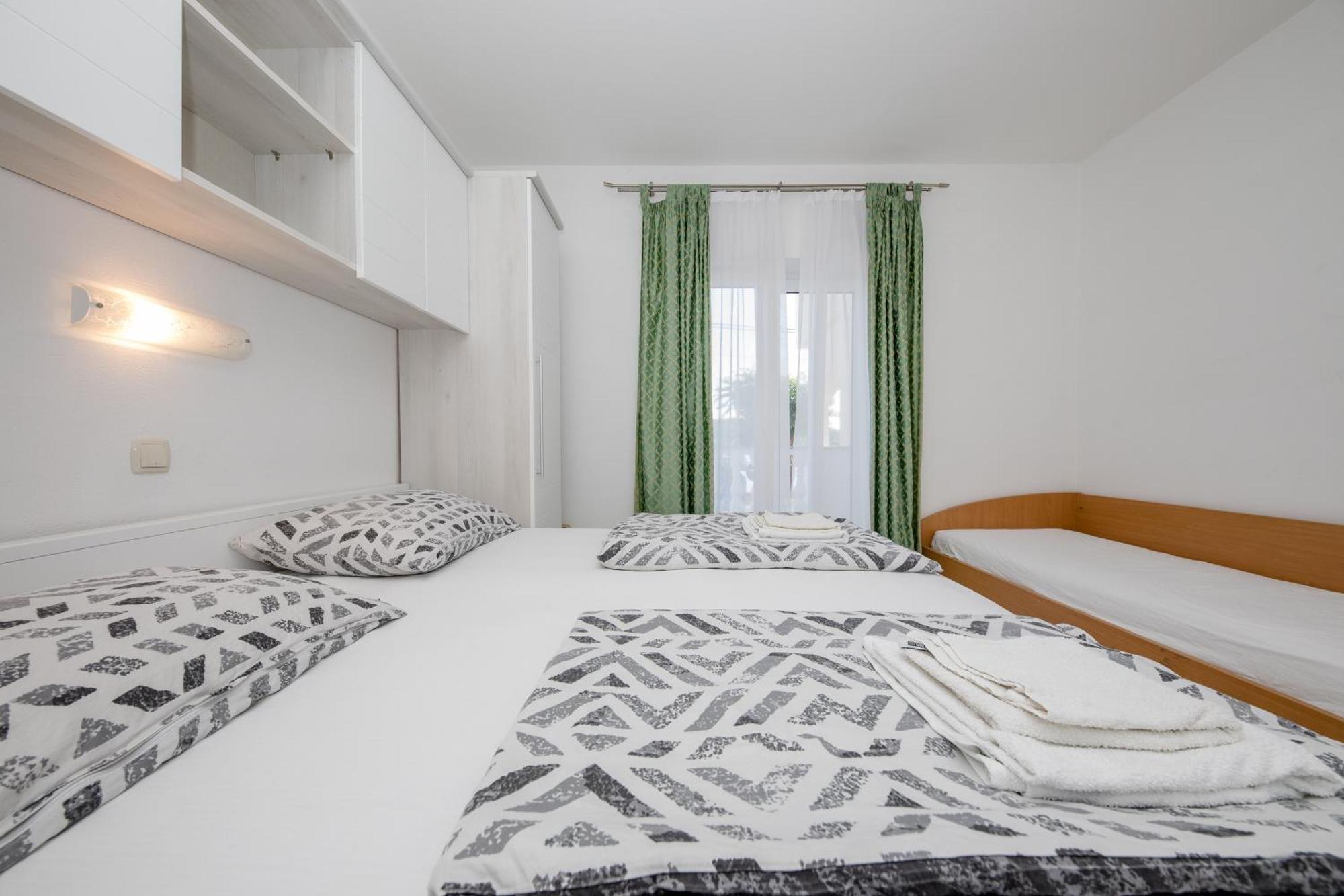 Apartments And Rooms By The Sea Supetarska Draga - Gornja, Rab - 11579 Pokój zdjęcie