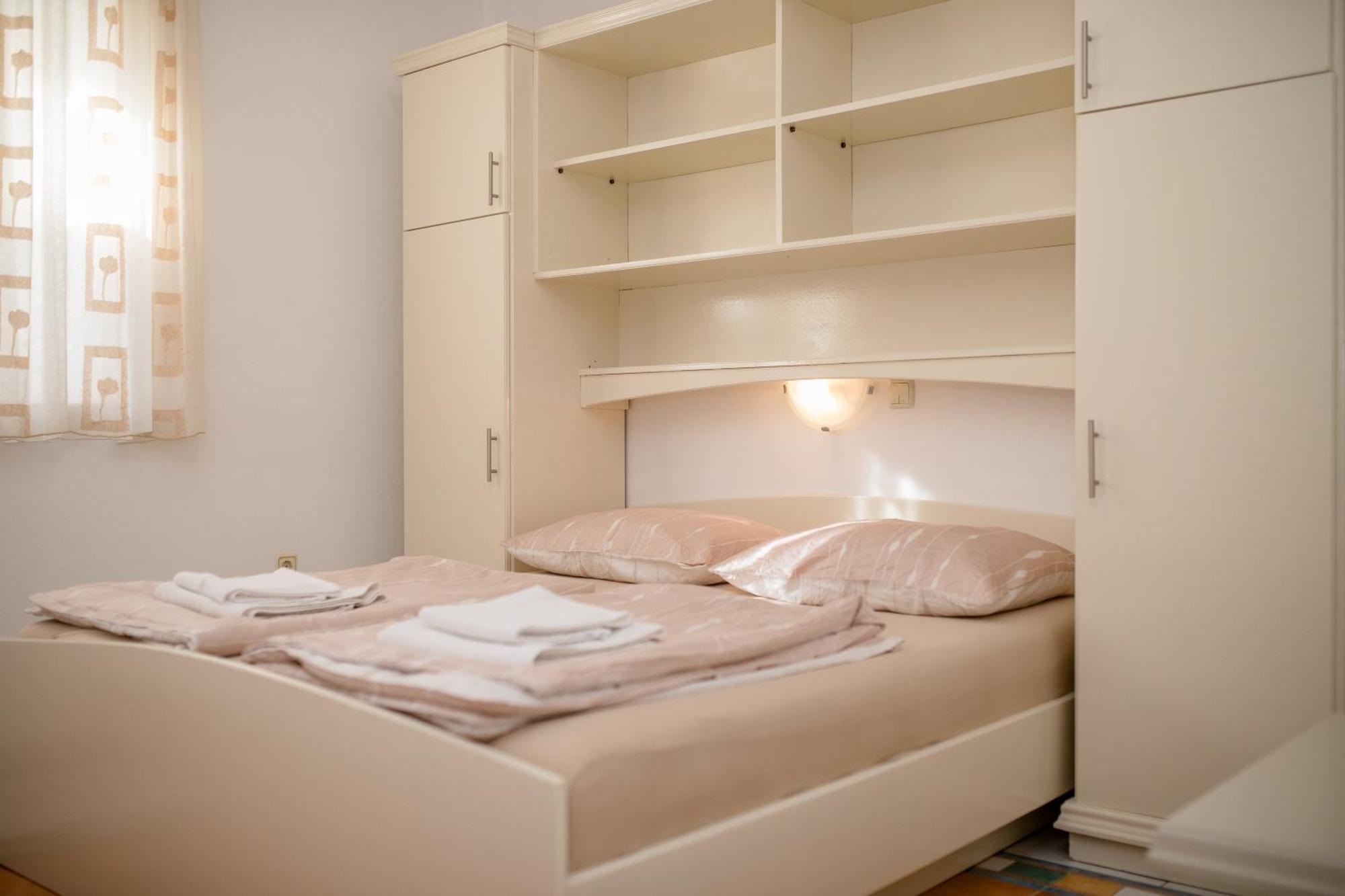 Apartments And Rooms By The Sea Supetarska Draga - Gornja, Rab - 11579 Pokój zdjęcie