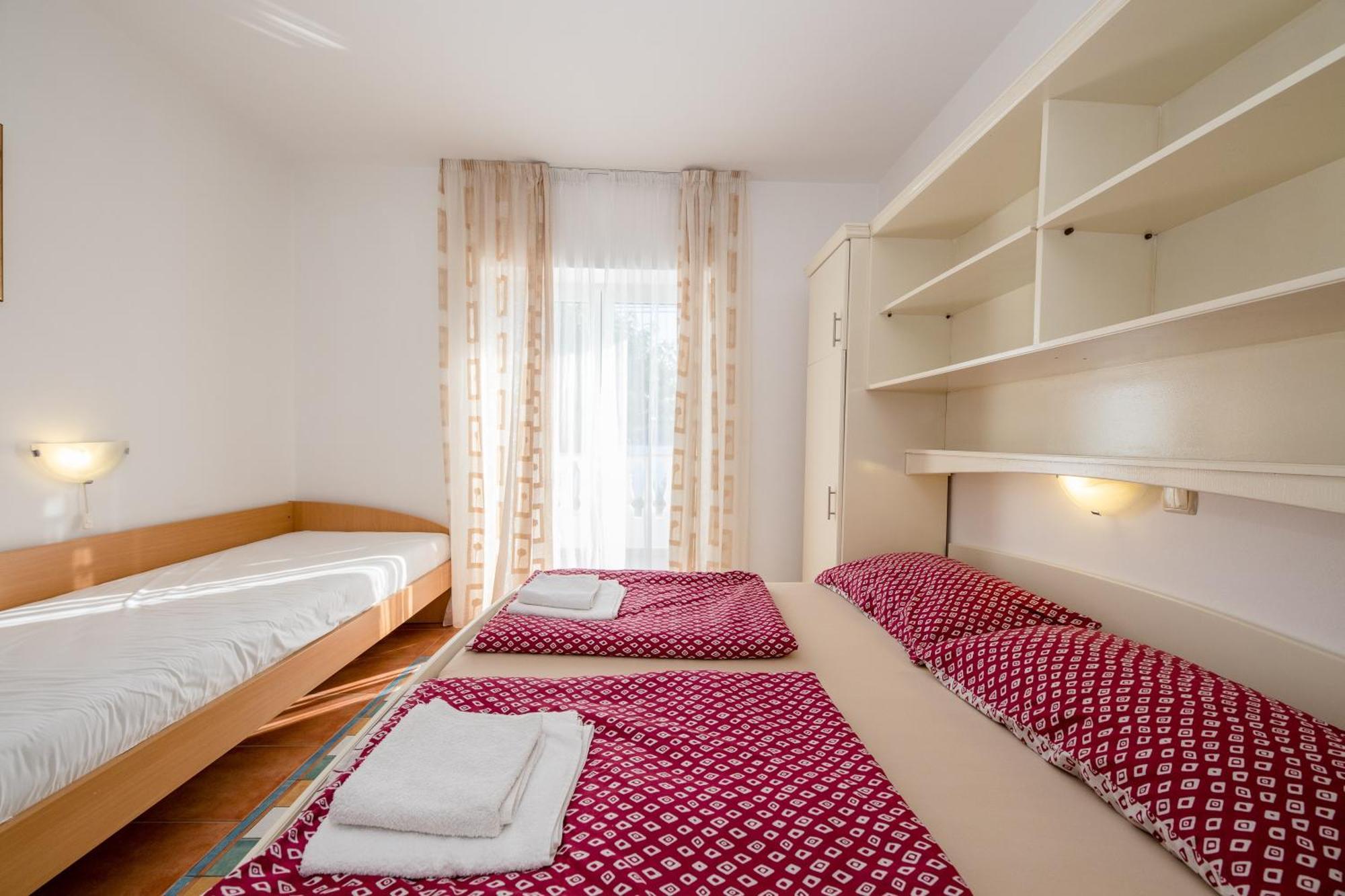 Apartments And Rooms By The Sea Supetarska Draga - Gornja, Rab - 11579 Pokój zdjęcie
